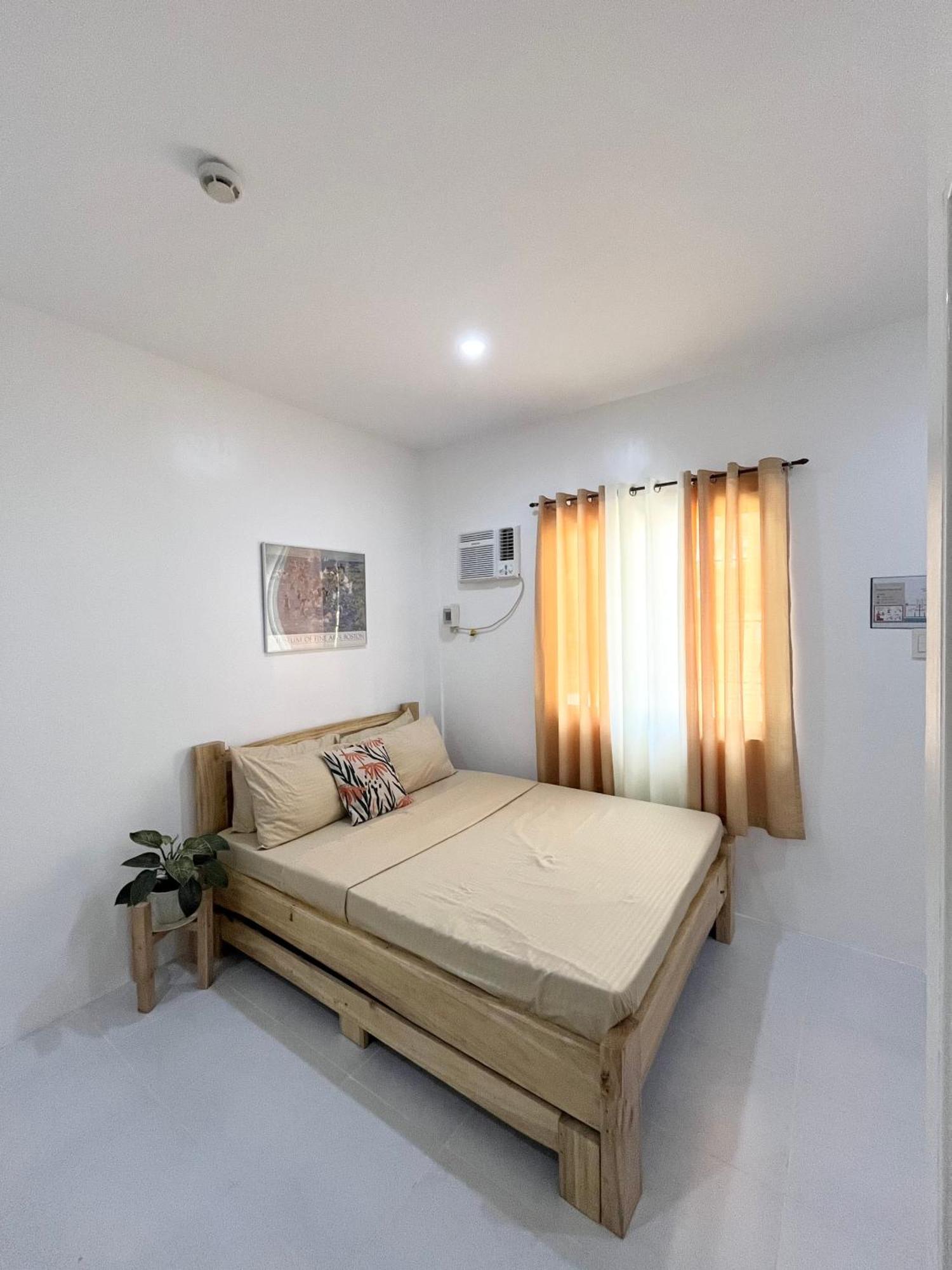 Sunnydale Apartelle -Room Accommodation Near Calatagan Beach Resorts Batangas Екстериор снимка