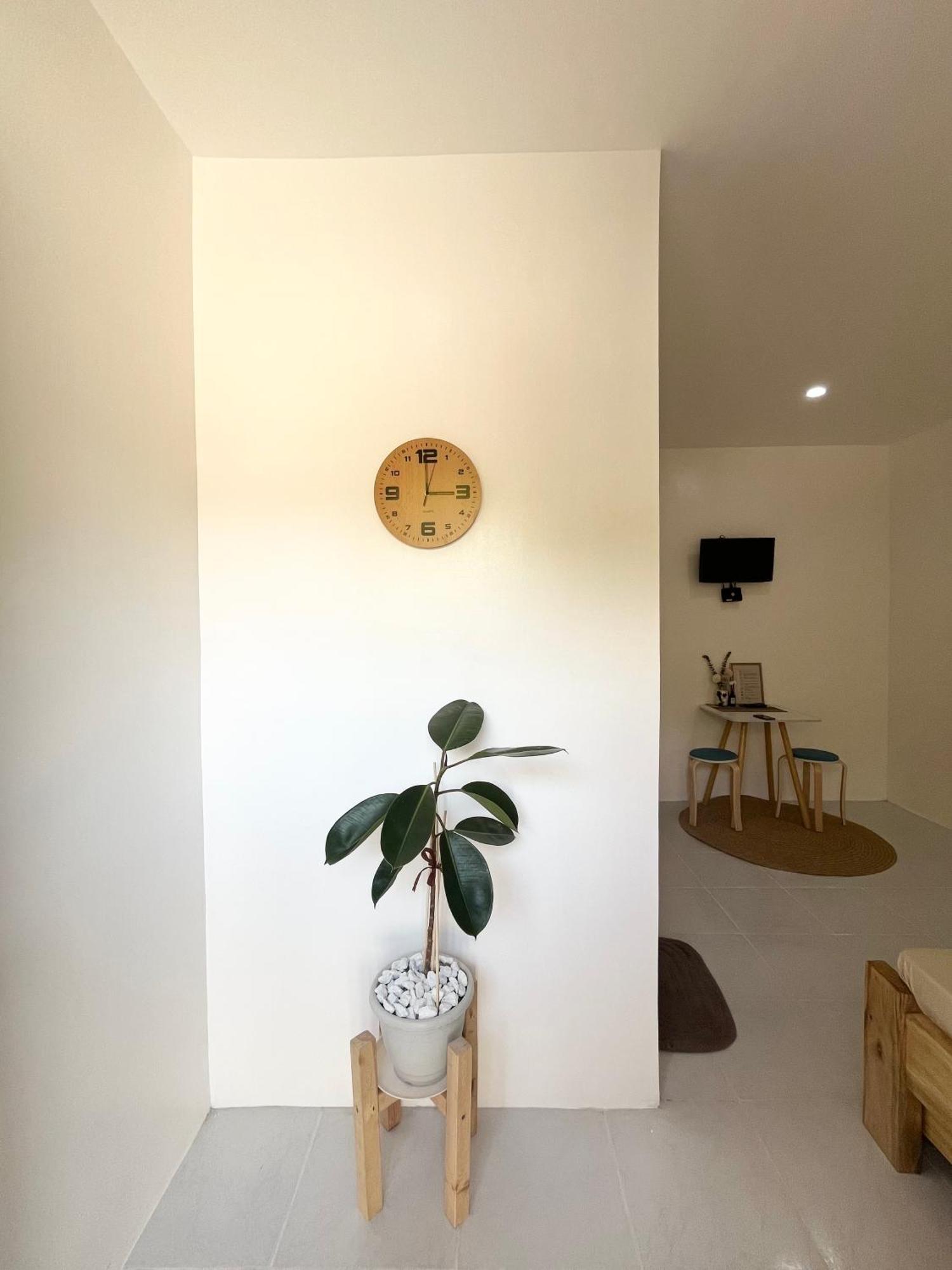 Sunnydale Apartelle -Room Accommodation Near Calatagan Beach Resorts Batangas Екстериор снимка
