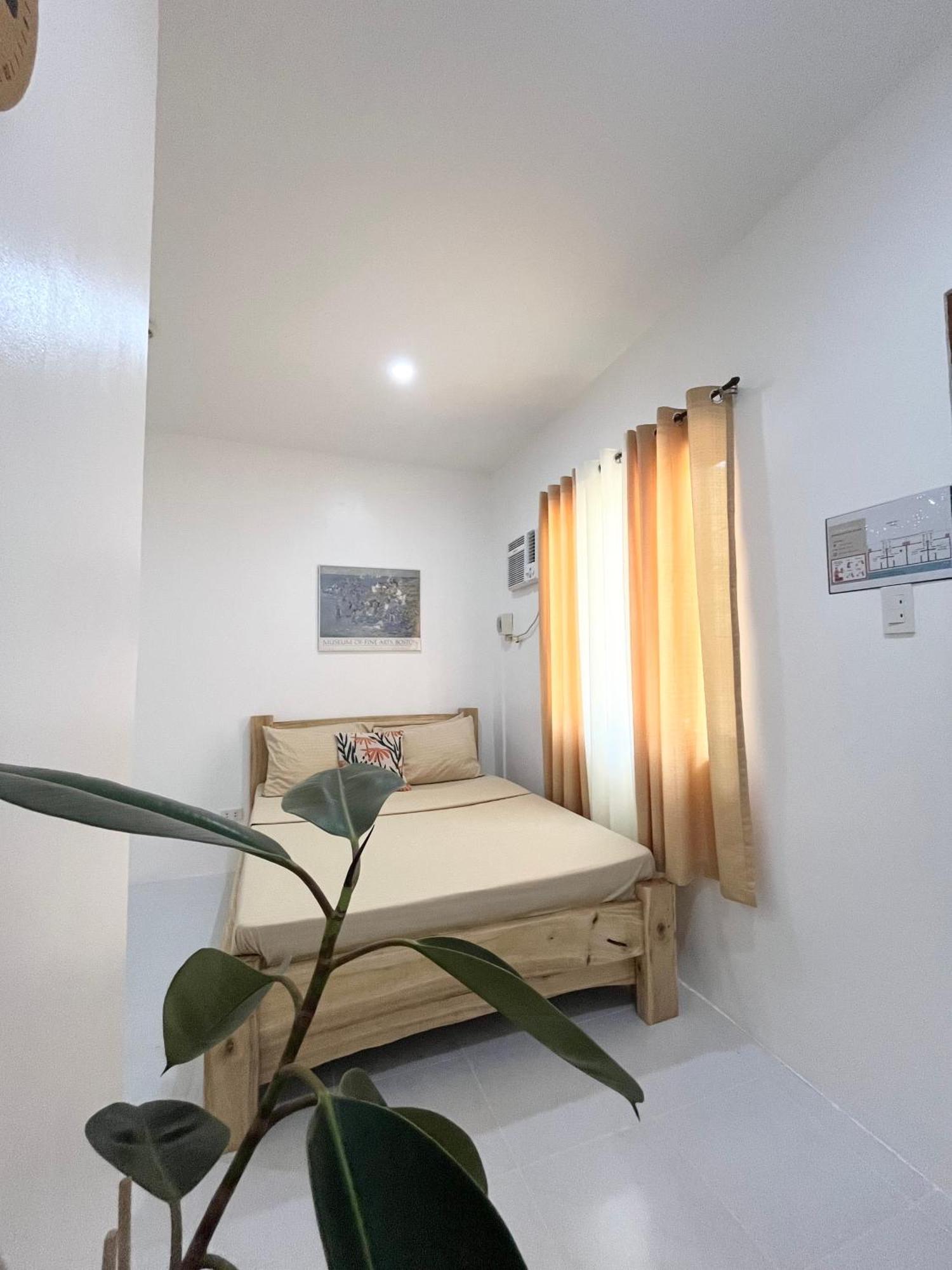 Sunnydale Apartelle -Room Accommodation Near Calatagan Beach Resorts Batangas Екстериор снимка