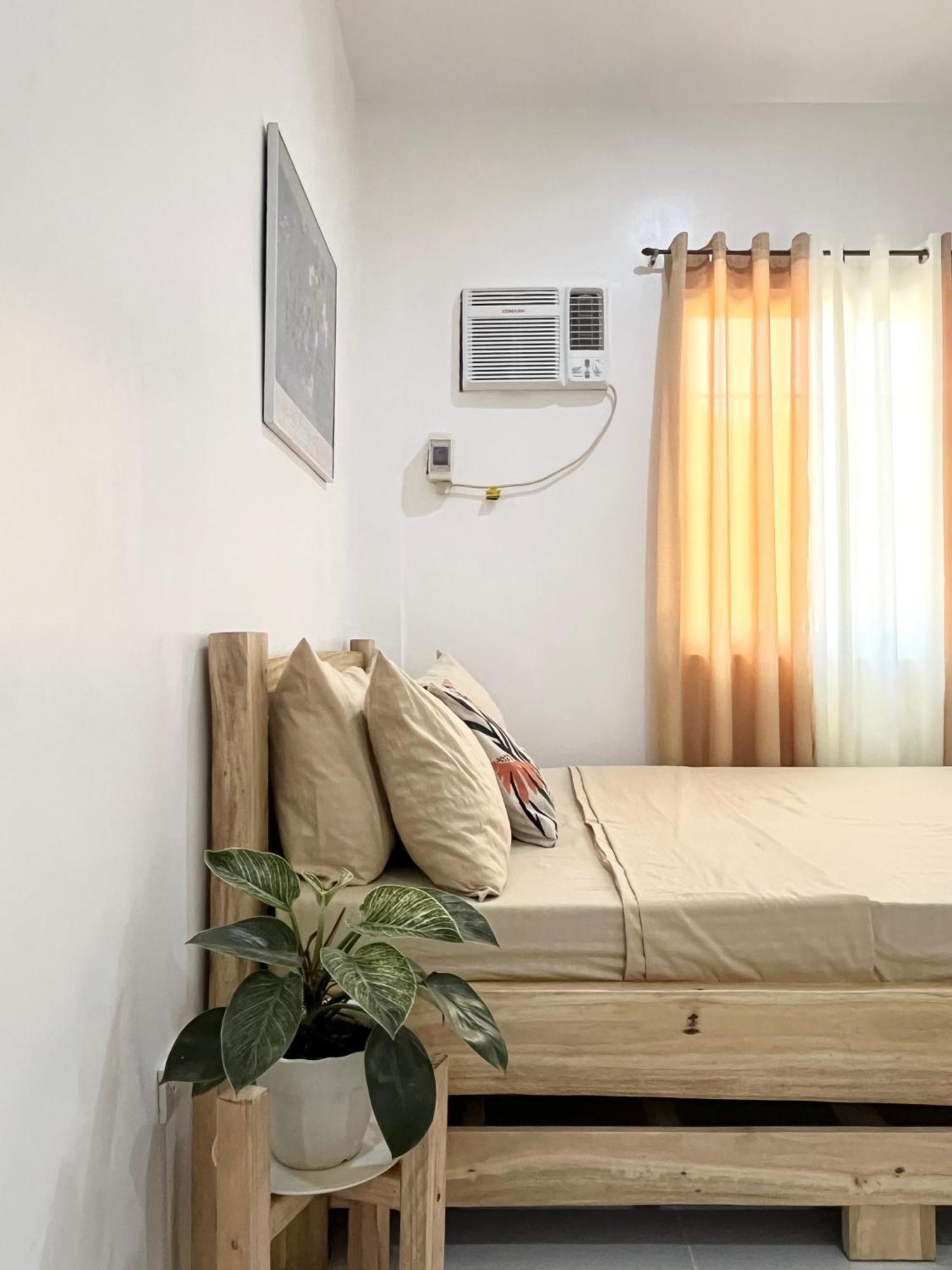 Sunnydale Apartelle -Room Accommodation Near Calatagan Beach Resorts Batangas Екстериор снимка