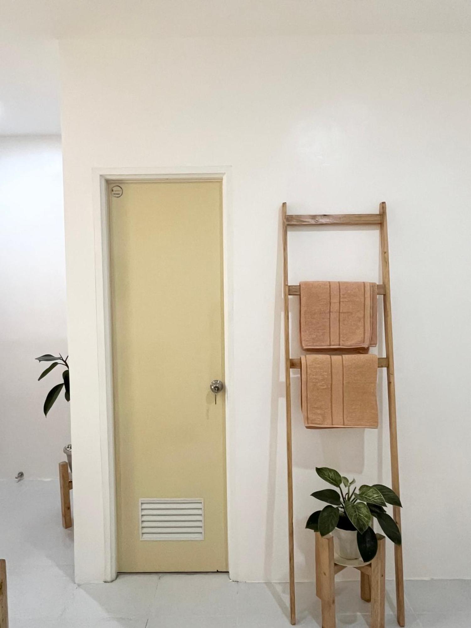 Sunnydale Apartelle -Room Accommodation Near Calatagan Beach Resorts Batangas Екстериор снимка