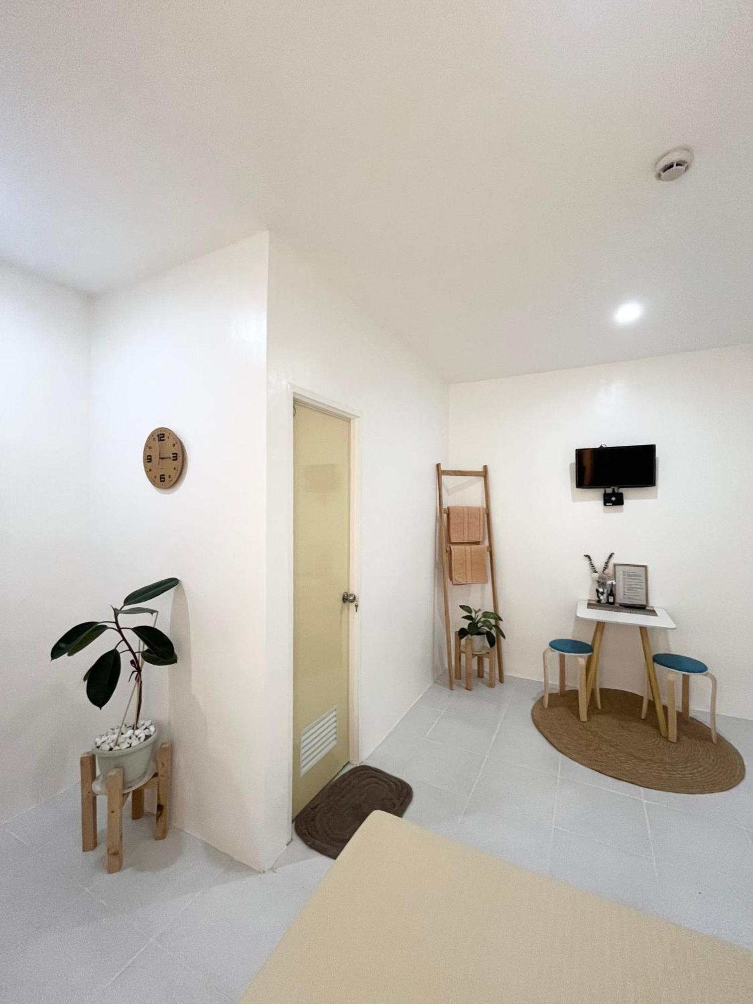 Sunnydale Apartelle -Room Accommodation Near Calatagan Beach Resorts Batangas Екстериор снимка